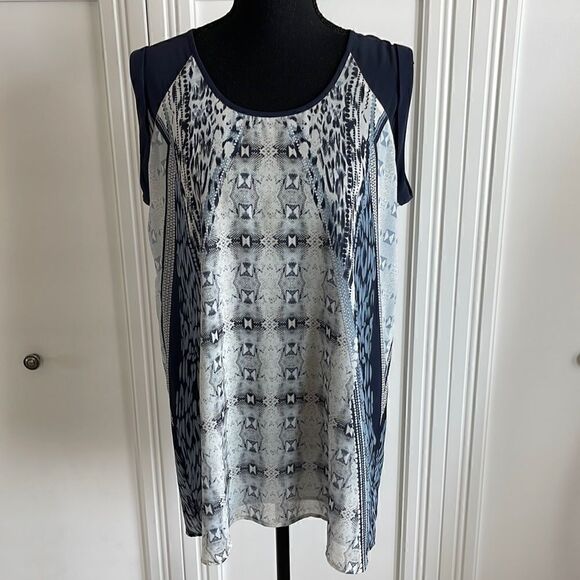 CAbi navy multi print sleeveless top size medium‎ - Picture 1 of 4
